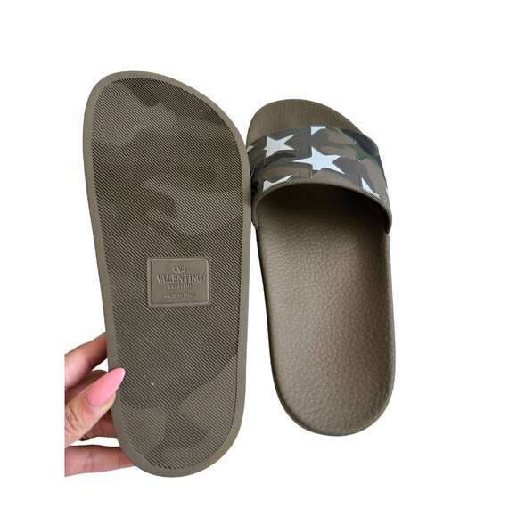 VALENTINO GARAVANI Star Print Camo Pool Slide Sandals Size 38 - Picture 11 of 11